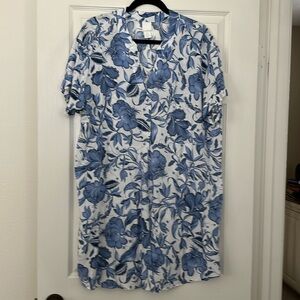 Tunic style v-neck dress